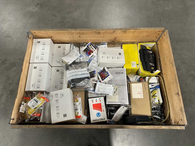 Partij veiligheidsmiddelen - afbeelding 11 van  11