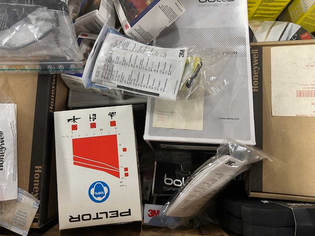 Partij veiligheidsmiddelen - afbeelding 9 van  11