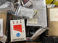 Partij veiligheidsmiddelen - afbeelding 9 van  11