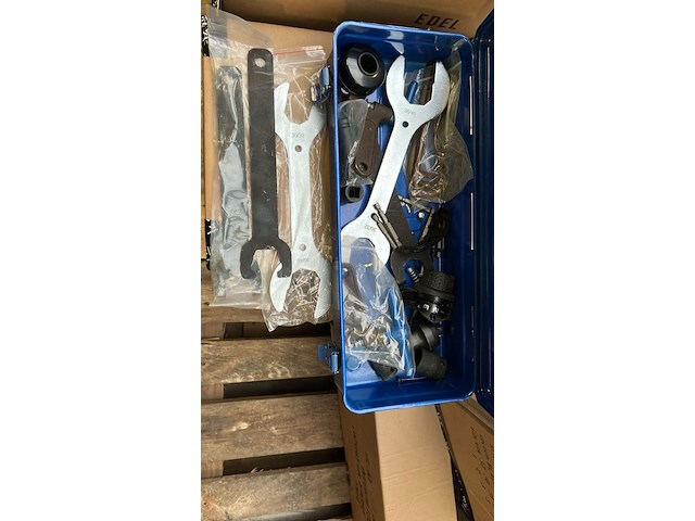 Partij veiligheidsschroeven + divers gereedschap - afbeelding 7 van  11