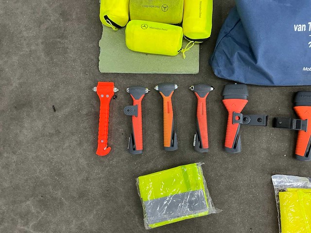 Partij veiligheidsvesten en ruitentikkers - afbeelding 5 van  9