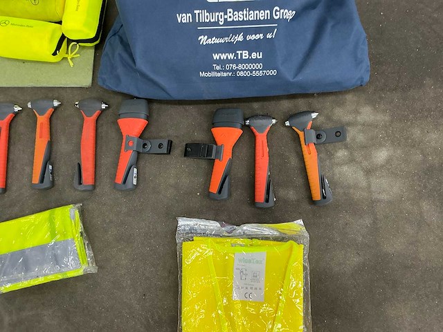 Partij veiligheidsvesten en ruitentikkers - afbeelding 4 van  6