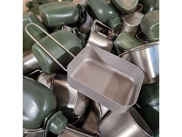 Partij veldflessen, pannen en canteen cups - afbeelding 3 van  9