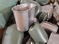Partij veldflessen, pannen en canteen cups - afbeelding 4 van  9