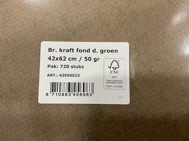 Partij vellen br. kraft fond d. groen 42x62cm/50gr (7920x) - afbeelding 2 van  3