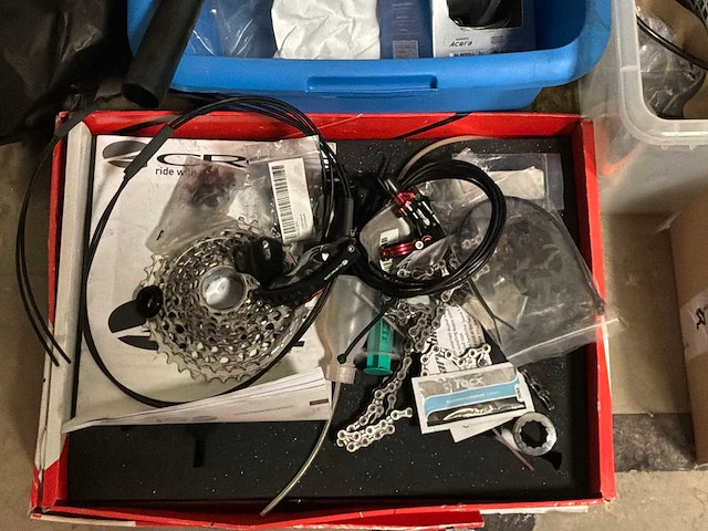 Partij velo / sram / shimano / gore / bobike / cube fietsonderdelen - afbeelding 7 van  9