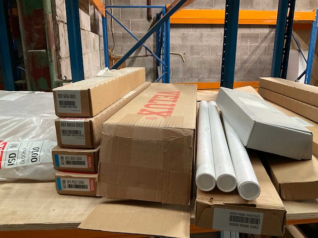 Partij velux dakramen en onderdelen (37x) - afbeelding 5 van  22
