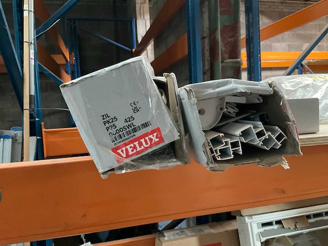 Partij velux dakramen en onderdelen (37x) - afbeelding 7 van  22