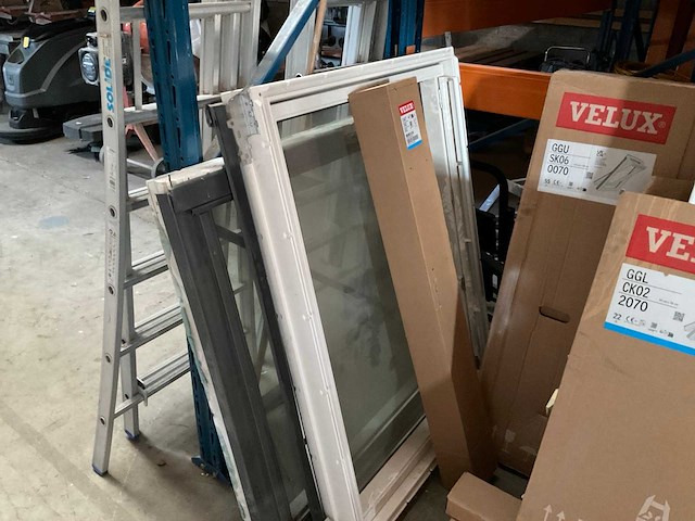 Partij velux dakramen en onderdelen (37x) - afbeelding 9 van  22