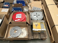 Partij ventilatie- en cv onderdelen - afbeelding 1 van  5