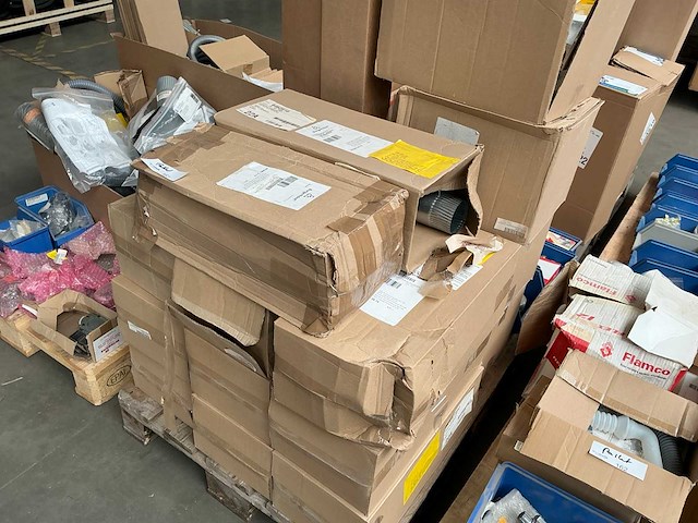 Partij ventilatie-, verwarmings- en installatiematerialen - afbeelding 1 van  5