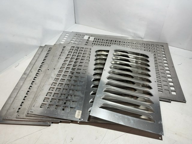 Partij ventilatieplaten en schoepenroosters, gavo en nedco, 14 stuks - afbeelding 1 van  4