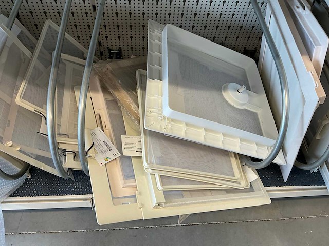 Partij ventilatieroosters, dakluikhorren en dakluik toebehoren - afbeelding 9 van  30