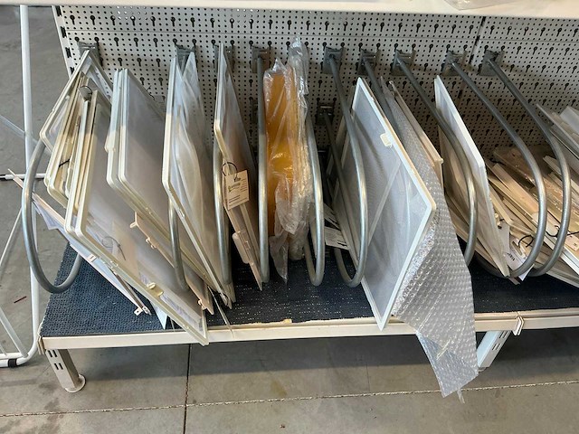 Partij ventilatieroosters, dakluikhorren en dakluik toebehoren - afbeelding 11 van  30