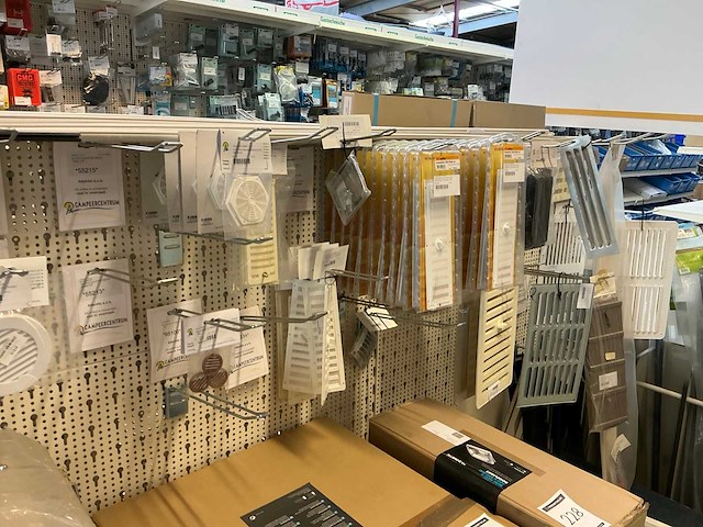 Partij ventilatieroosters, dakluikhorren en dakluik toebehoren - afbeelding 14 van  30