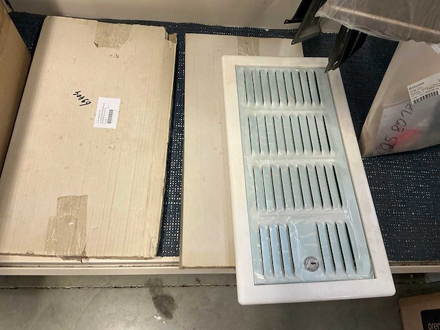 Partij ventilatieroosters, dakluikhorren en dakluik toebehoren - afbeelding 16 van  30