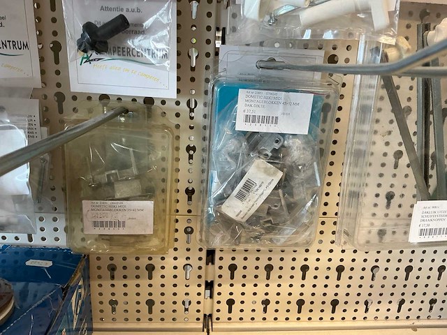 Partij ventilatieroosters, dakluikhorren en dakluik toebehoren - afbeelding 25 van  30