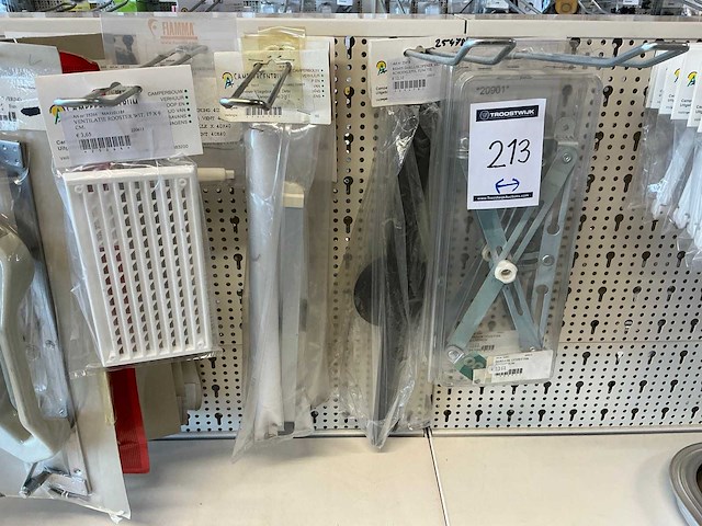 Partij ventilatieroosters, dakluikhorren en dakluik toebehoren - afbeelding 28 van  30