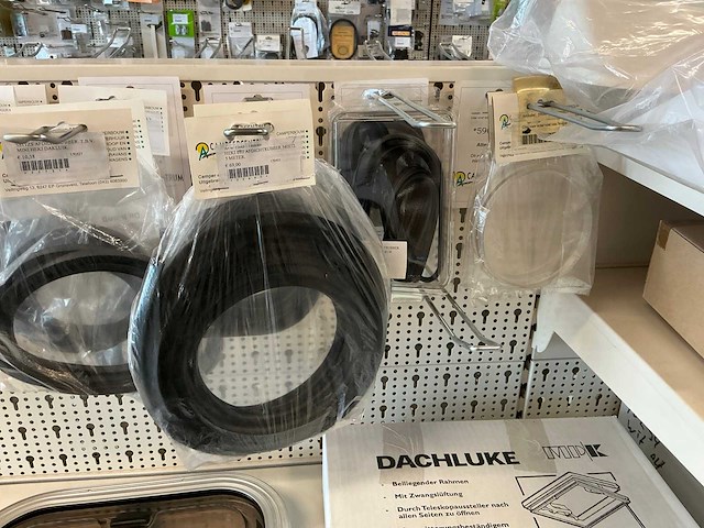 Partij ventilatieroosters, dakluikhorren en dakluik toebehoren - afbeelding 30 van  30