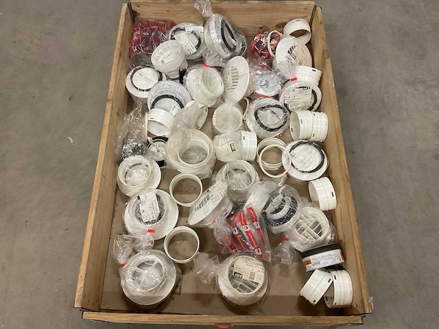 Partij ventilatieroosters - afbeelding 1 van  3