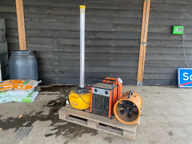 Partij ventilatoren, licht en rugspuit - afbeelding 1 van  4