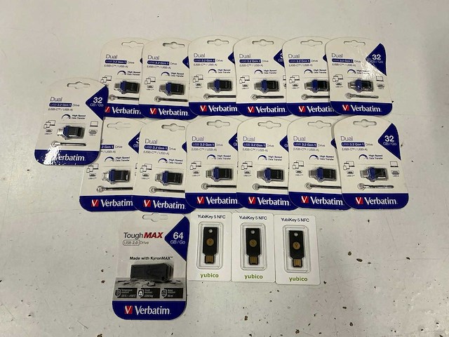 Partij verbatim dual usb/tough max usb/ yubikey 5 nfc (17x) - afbeelding 1 van  5