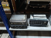 Partij verdeler kasten en bougies en autoradio's - afbeelding 3 van  12