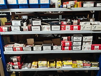 Partij verdeler kasten en bougies en autoradio's - afbeelding 6 van  12