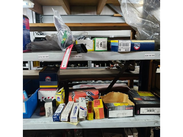 Partij verdeler kasten en bougies en autoradio's - afbeelding 9 van  12