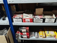 Partij verdeler kasten en bougies en autoradio's - afbeelding 12 van  12