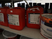 Partij verf bestaande uit o.a. keim soldalan sol-silicaat buitenmuurverf me, soldalan-verdunning, sigma mortar 2k ep base + hardner, toupret murex & sikkens wapex 529 multicolour vlokken - afbeelding 8 van  20