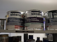 Partij verf bestaande uit o.a. keim soldalan sol-silicaat buitenmuurverf me, soldalan-verdunning, sigma mortar 2k ep base + hardner, toupret murex & sikkens wapex 529 multicolour vlokken - afbeelding 14 van  20