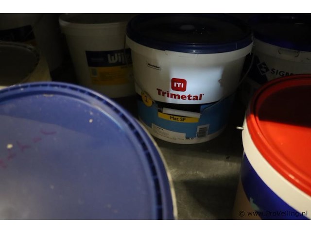 Partij verf bestaande uit o.a. ppg façade topcoat gevelverf matt, sikkens alphatex sf, primer, diepgrond, perfax wandlijm, wijzonol gevelcoat & caparo muresko buitenmuurverf - afbeelding 8 van  16