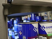 Partij verf bestaande uit o.a. sigma primer, ppg s2u grondverf allure, veveo rain guard, urethan primer 4s & sikkens rubbol primer - afbeelding 3 van  24