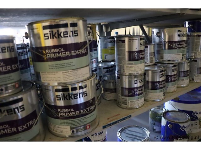Partij verf bestaande uit o.a. sigma primer, ppg s2u grondverf allure, veveo rain guard, urethan primer 4s & sikkens rubbol primer - afbeelding 6 van  24
