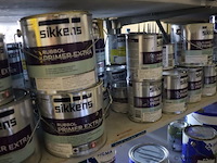 Partij verf bestaande uit o.a. sigma primer, ppg s2u grondverf allure, veveo rain guard, urethan primer 4s & sikkens rubbol primer - afbeelding 6 van  24