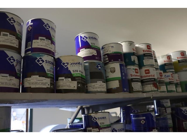 Partij verf bestaande uit o.a. sigma primer, ppg s2u grondverf allure, veveo rain guard, urethan primer 4s & sikkens rubbol primer - afbeelding 18 van  24