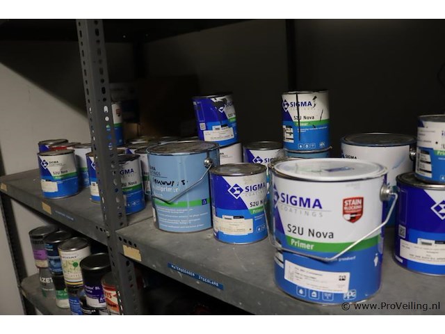 Partij verf bestaande uit o.a. sigma s2u nova grondverf, sikkens bl rezisto primer, veveo aqua titani zijdeglans, wijzonol wijzo chips-coll & global paint pu top satin - afbeelding 2 van  16