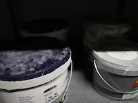 Partij verf bestaande uit o.a. sigma s2u nova grondverf, sikkens bl rezisto primer, veveo aqua titani zijdeglans, wijzonol wijzo chips-coll & global paint pu top satin - afbeelding 7 van  16