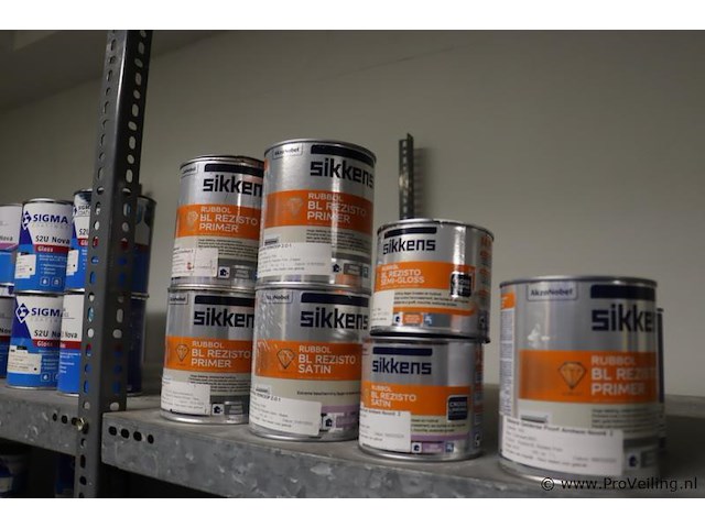 Partij verf bestaande uit o.a. sigma s2u nova grondverf, sikkens bl rezisto primer, veveo aqua titani zijdeglans, wijzonol wijzo chips-coll & global paint pu top satin - afbeelding 9 van  16