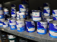 Partij verf bestaande uit o.a. sigma s2u nova grondverf, sikkens bl rezisto primer, veveo aqua titani zijdeglans, wijzonol wijzo chips-coll & global paint pu top satin - afbeelding 11 van  16
