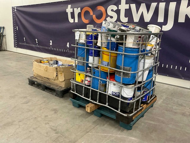 Partij verf divers - afbeelding 1 van  8