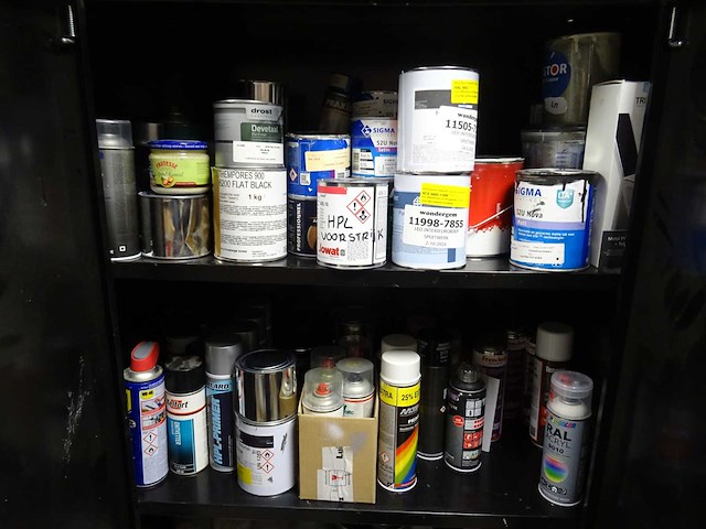 Partij verf en behandelingsmaterialen - afbeelding 2 van  5