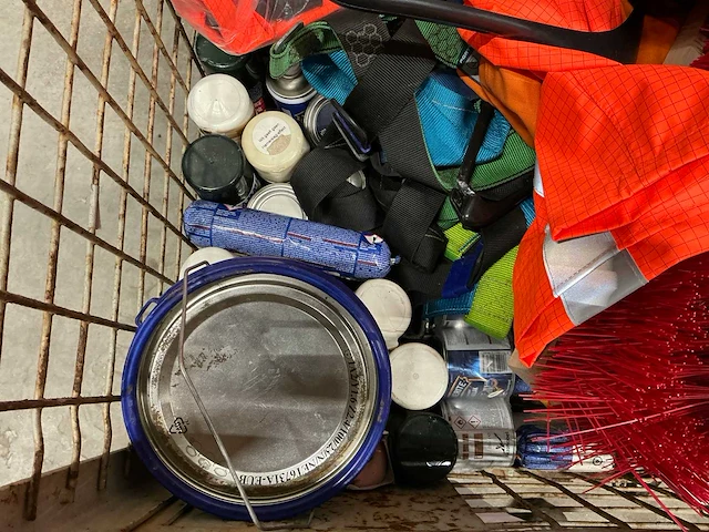 Partij verf en binnenvaart benodigdheden - afbeelding 3 van  4