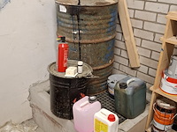 Partij verf en diverse vloeistoffen - afbeelding 3 van  11