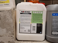 Partij verf en diverse vloeistoffen - afbeelding 11 van  11