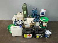 Partij verf en vloeistoffen - afbeelding 2 van  6