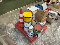 Partij verf, lijm en stenen - afbeelding 1 van  7