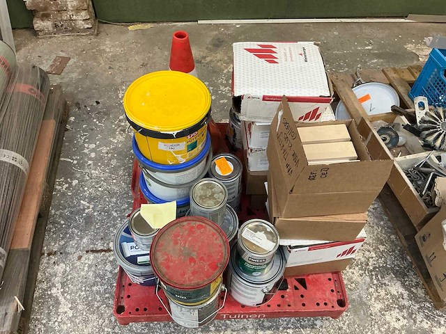 Partij verf, lijm en stenen - afbeelding 2 van  7