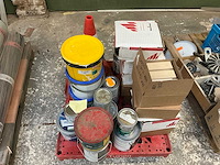 Partij verf, lijm en stenen - afbeelding 2 van  7